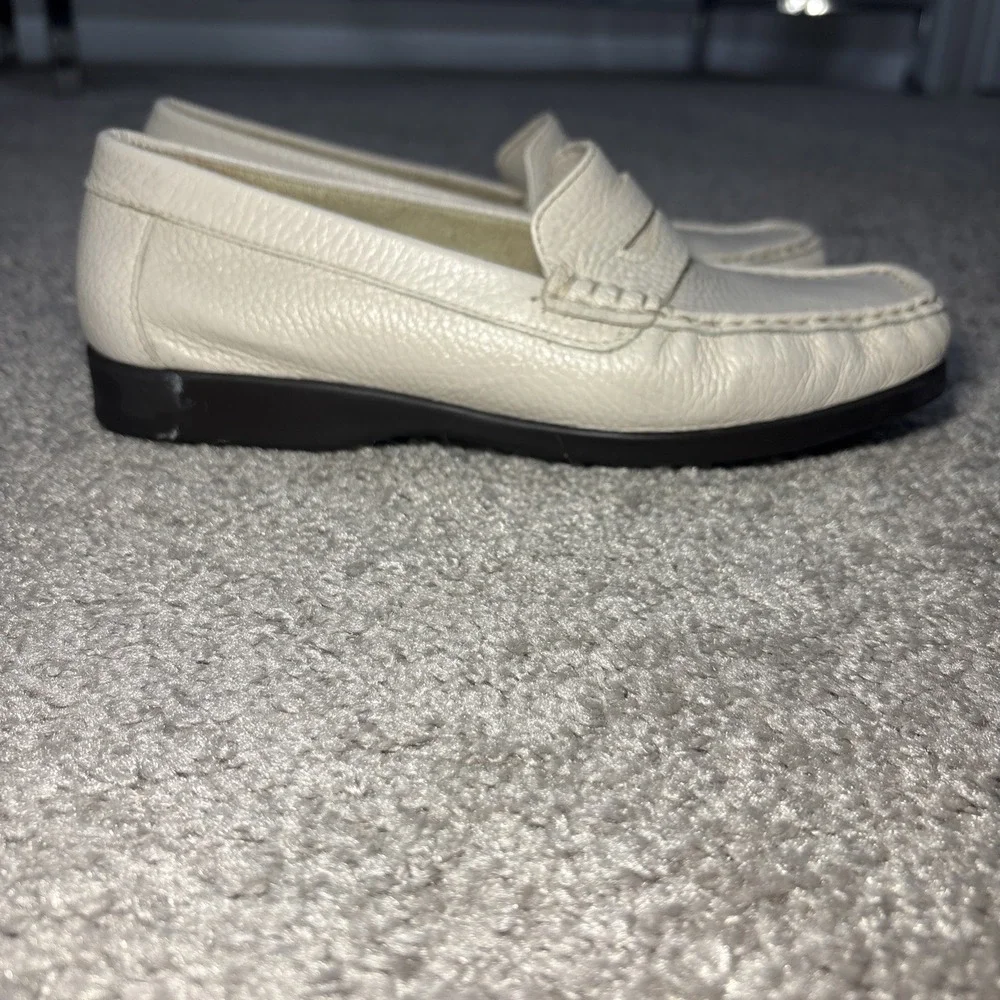 Men's Size 7 1/2 Rockport White with Brown Sole Leather Dress Shoes